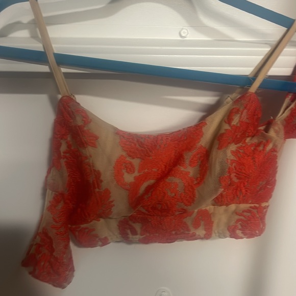 For love and lemons boned red lace crop top - Picture 2 of 3